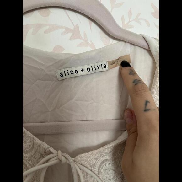 FALL CLEARANCE EUC Alice + Olivia Stylish Cream Dress with Embroidery - Picture 2 of 7